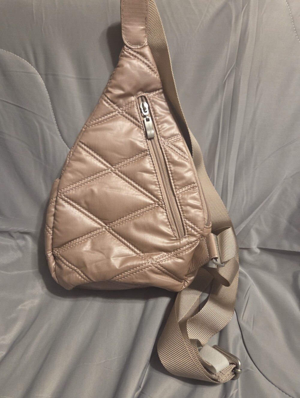 Brand New Baggallini Quilted Sling Crossbody in Soft Metallic Blush, No Tags . - Picture 3 of 5